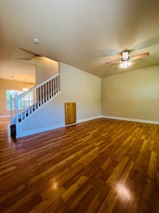 Building Photo - Available NOW! Beautiful House on a Cul-De-Sac