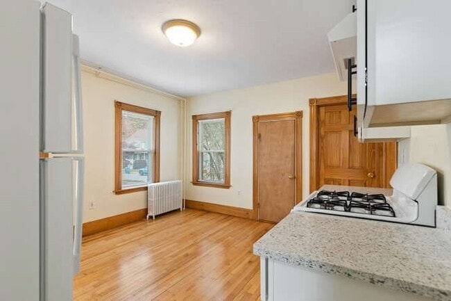 Building Photo - 7 Perham St