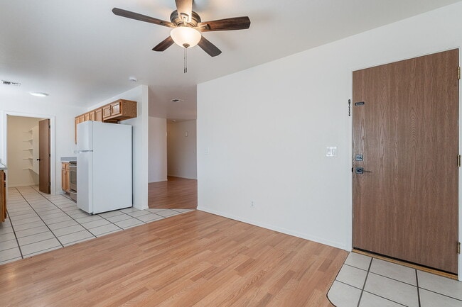 Building Photo - 402 N 101st Pl