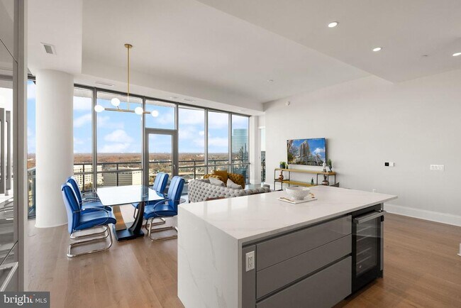 Building Photo - 7887 Jones Branch Dr