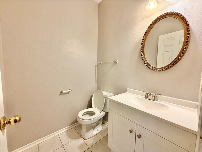 Building Photo - 4614 Forest Home Dr