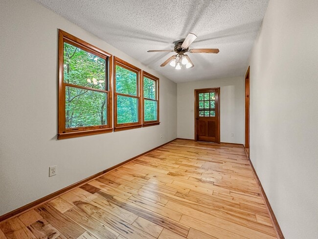 Building Photo - 8835 Tallow Tree Rd