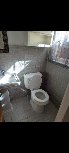 Building Photo - 309 Gary Ln