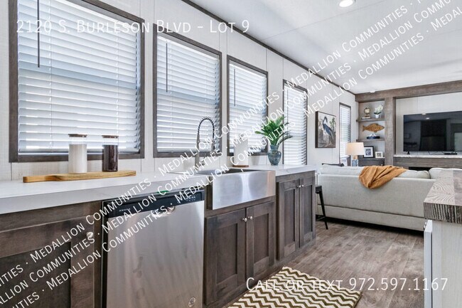 Building Photo - 2120 S Burleson Blvd