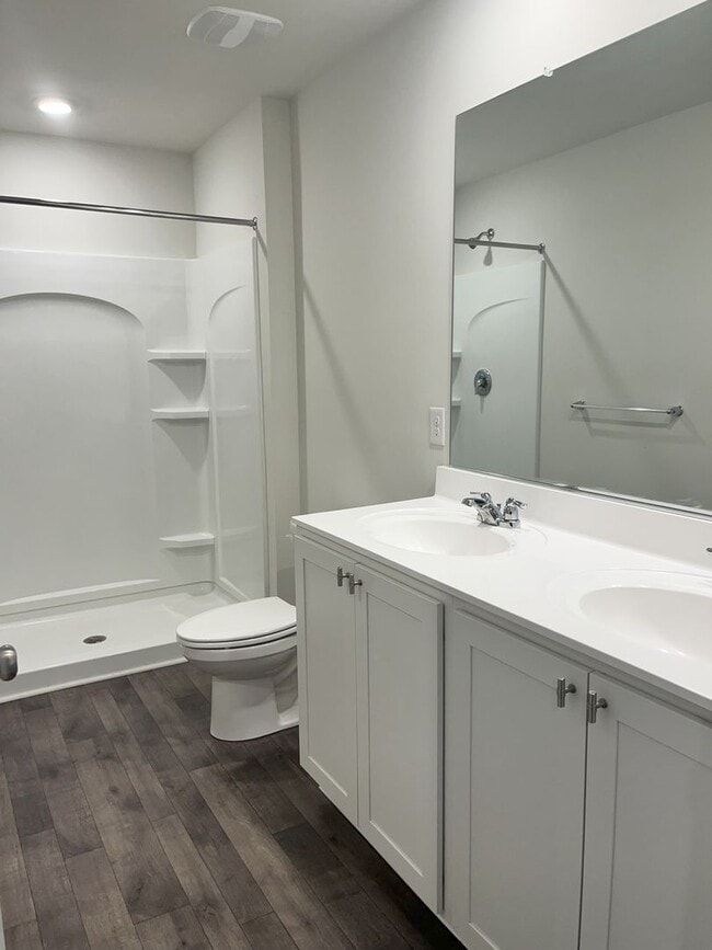 Building Photo - Camden Townhouse
