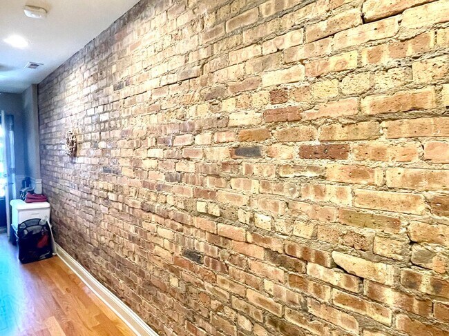 Building Photo - 1520 W Winona St