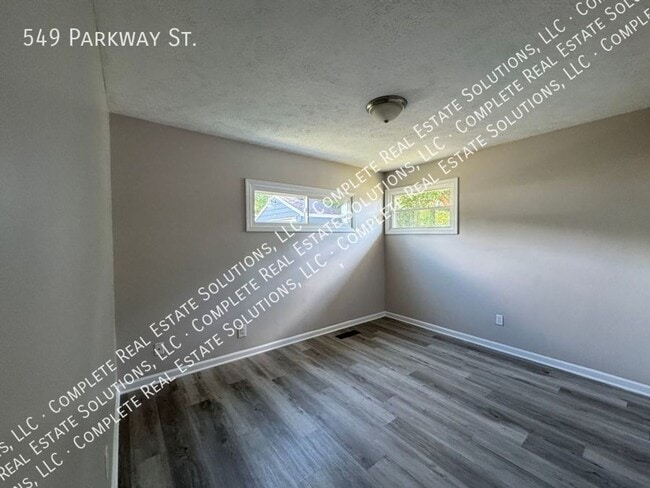 Building Photo - 549 Parkway St