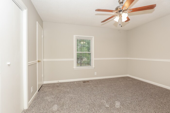 Building Photo - 4873 Everest Dr