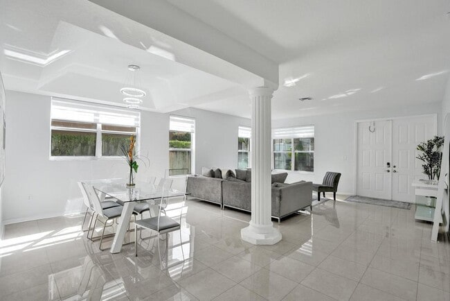 Building Photo - 16405 Diamond Head Dr