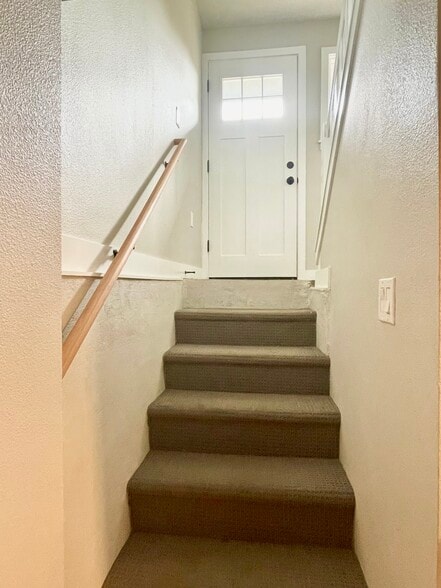 Private entrance - 5306 NE 15th Ave