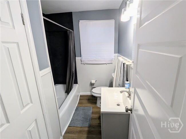 Building Photo - 614 E 37th St