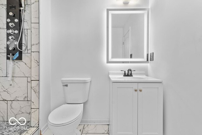 Building Photo - 804 S Albany St