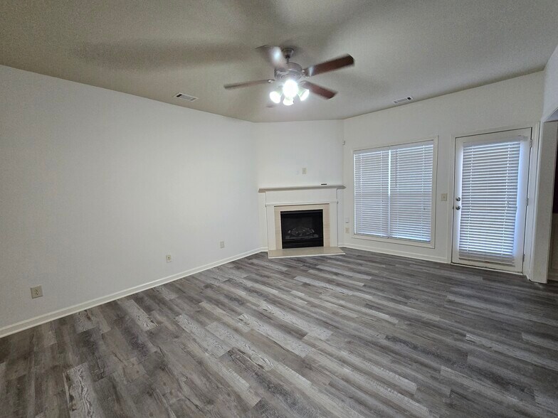 Building Photo - 2194 Oakland Grove Pl