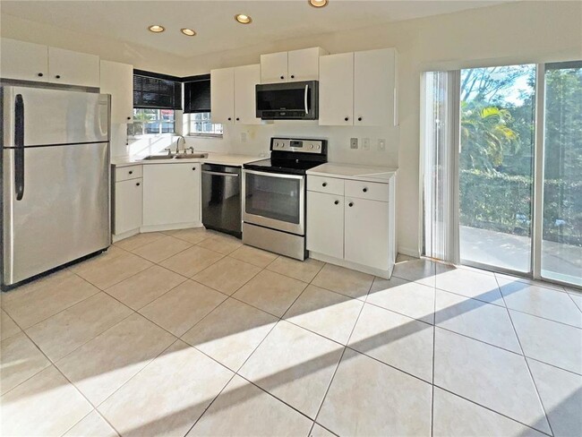 Building Photo - 7100 NW 30th Ct