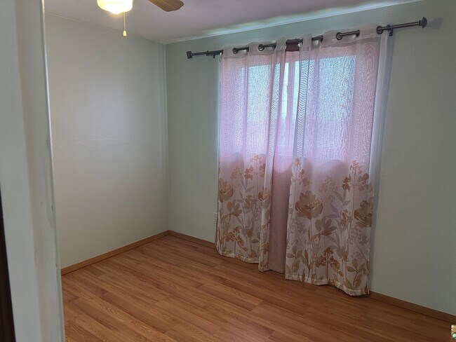 Building Photo - 2 Bedrooms 1 bath home for RENT