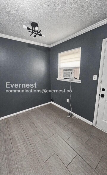 Building Photo - 4922 E Willow St