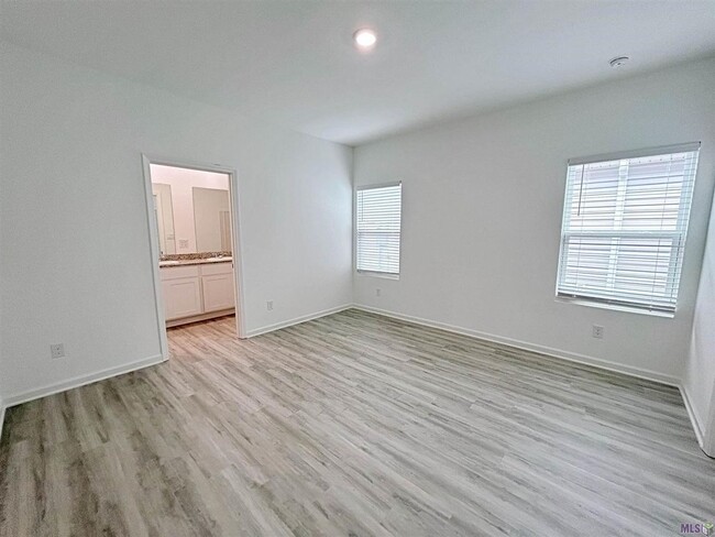 Building Photo - 4 Bedroom House NEAR LSU - Hunters Trace- ...