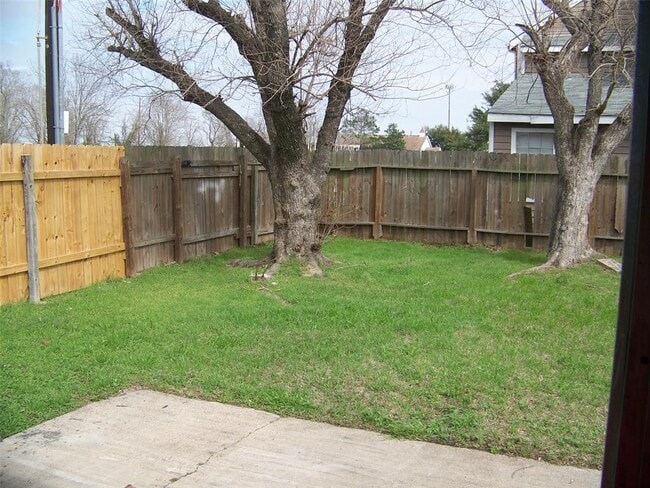 Building Photo - 4742 Tain Dr