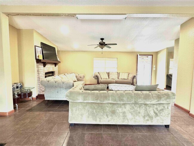 Building Photo - 6215 Hwy 35 Bypass