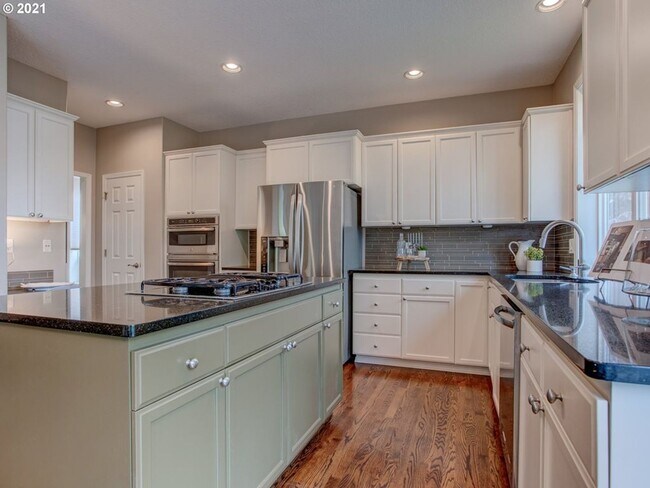 Building Photo - Sought after Remington 4bed 2.5bath with Lots of Yard Space!