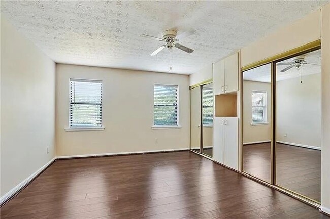 Building Photo - 76 Sandalwood Cir