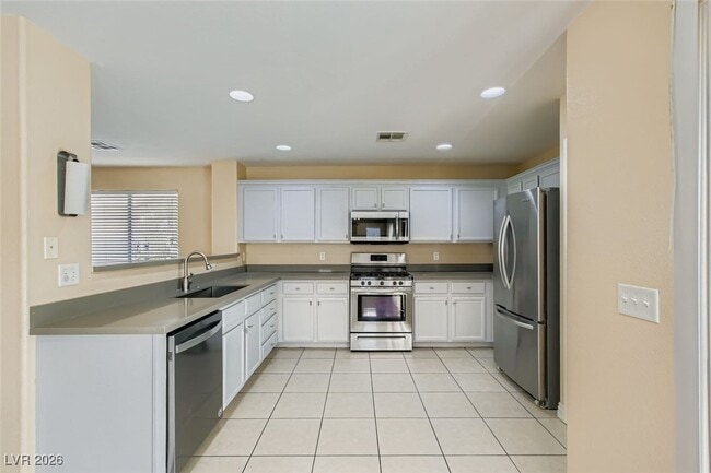 Building Photo - 5986 Ambleshire Ave