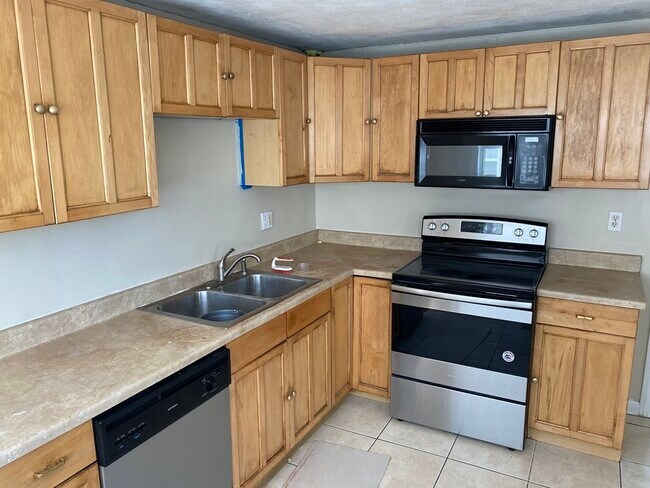 Building Photo - 84 Vernal St