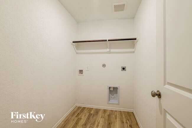 Building Photo - 24223 Becker Hollow Ln