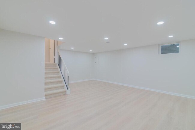 Building Photo - 8748 Ridge Hollow Ct