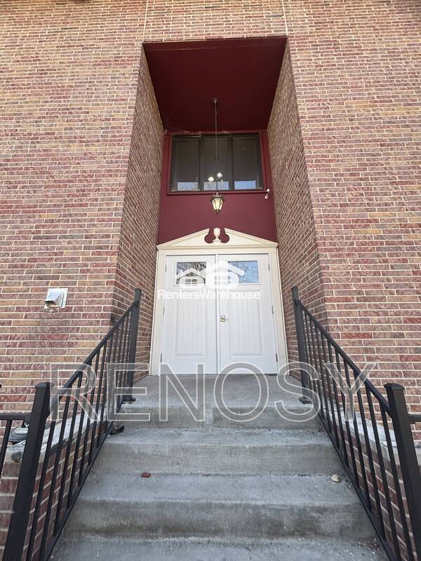Building Photo - 7815 Douglas Ave