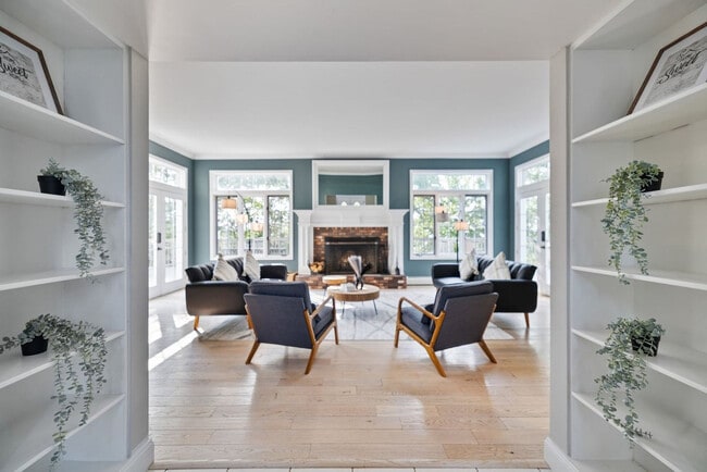 Building Photo - 321 Museum Village Rd