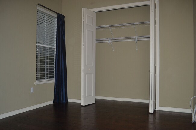 Building Photo - 3813 SW 91st Dr