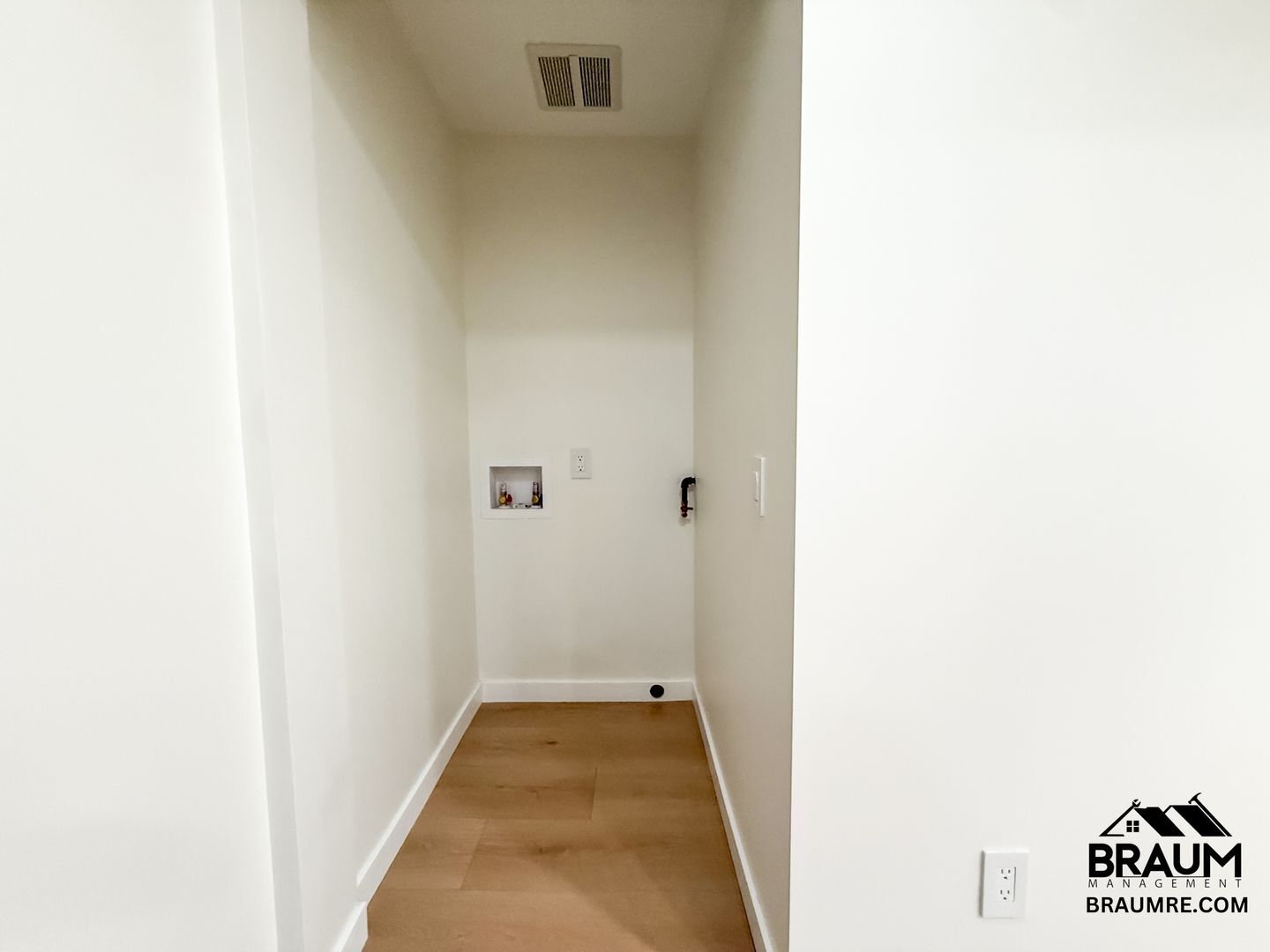 Building Photo - 15634 Leadwell St