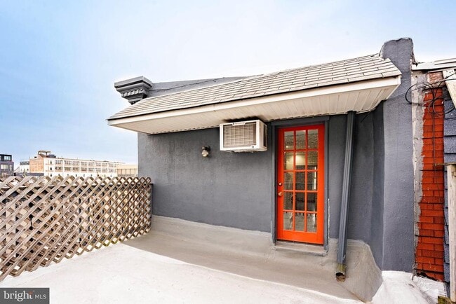 Building Photo - 1327 Snyder Ave