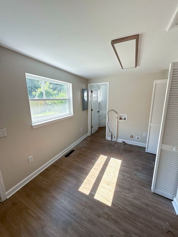 Building Photo - 962 Whitethorne Ave