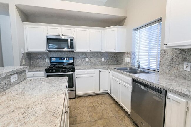 Building Photo - 6 Tranquil Glade Pl