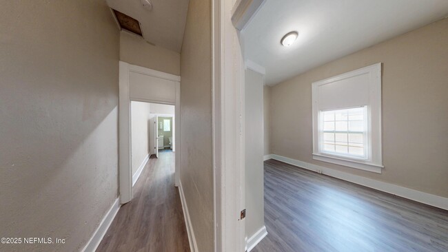 Building Photo - 2328 Moncrief Rd