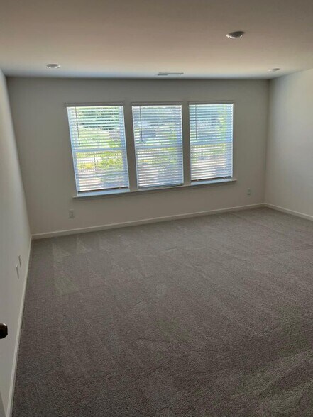 Building Photo - 2423 Livi Ln