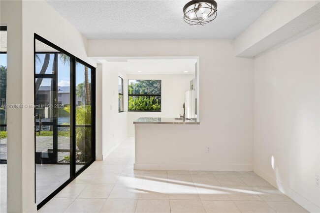 Primary Photo - 1160 Washington Cir
