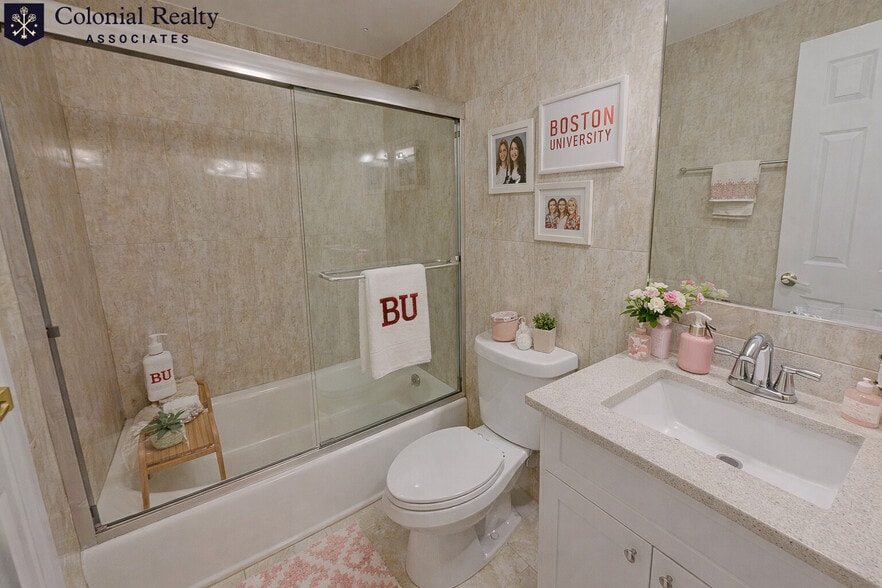 Building Photo - 73 Thatcher St