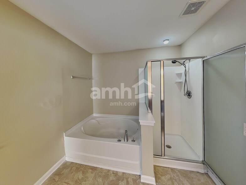 Building Photo - 348 Yellow Iris Rd