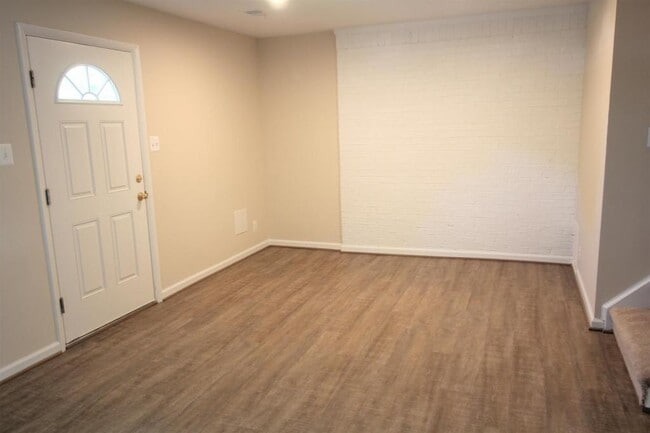Building Photo - 118 N Cottage Rd