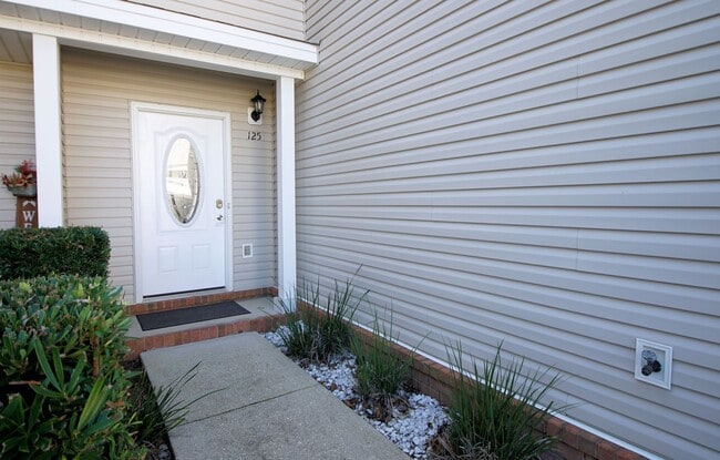 Building Photo - Central Niceville Location