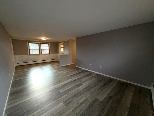 Building Photo - 27 Brewster Rd