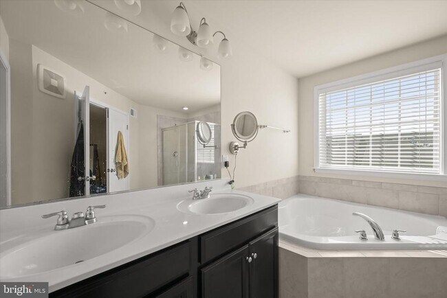 Building Photo - 9411 Geaton Park Pl