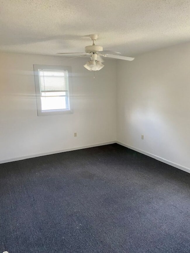 Building Photo - 417 Admiral St