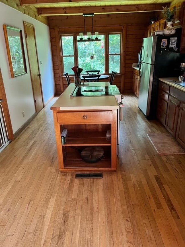 Building Photo - Best Kept Secret in Asheville