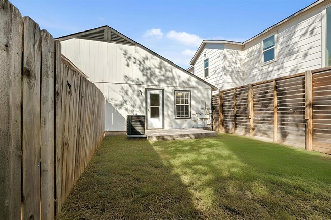 Building Photo - 1115 Brookswood Ave