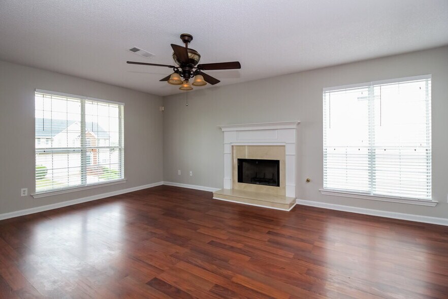 Building Photo - 412 Gresham Dr