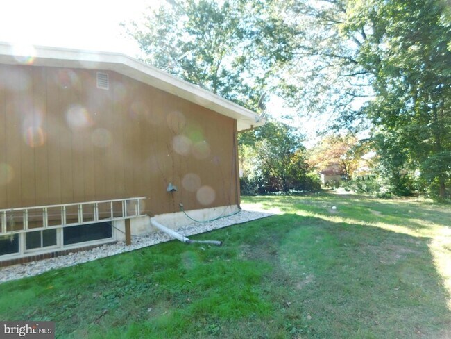 Building Photo - 1242 S Governors Ave